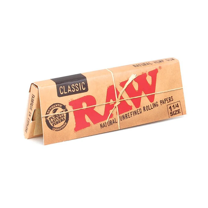 RAW 1 1-4 SIZE CLASSIC ROLLING PAPERS 24/BOX